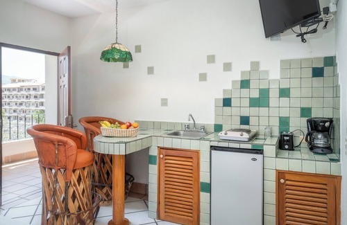 Emiliano Zapata Apartment | Hotel Eloisa - Near Playa de los Muertos