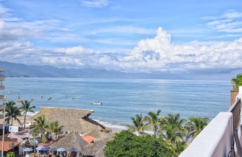 Emiliano Zapata Apartment | Hotel Eloisa - Near Playa de los Muertos