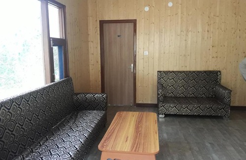 Kandaghat Hotel | Hotel Emerald Valley