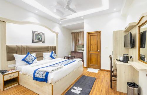 Karol Bagh Hotel | Hotel Garden View - Near Karol Bagh Metro Station and Gaffar Market