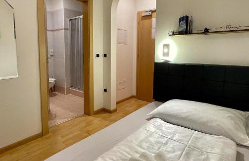 Laives Bed & Breakfast | Hotel Garni Grüner Baum (Albero Verde)