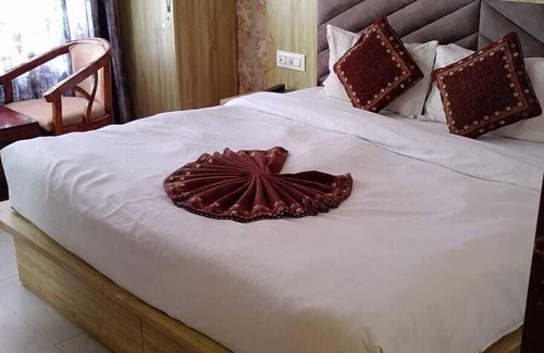 Zirakpur Hotel | Hotel Glass INN