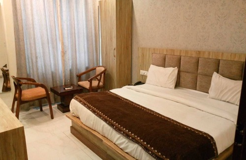Zirakpur Hotel | Hotel Glass INN