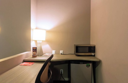 Leon Hotel | Hotel Glow Point - Mulza