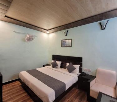 Mallital Hotel | Hotel Hidden Chalet Nainital Near Mall Road - Luxury Room - Excellent Customer Service