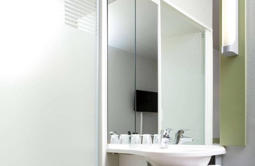 Chaponnay Hotel | Hotel Ibis Budget Lyon Est Chaponnay