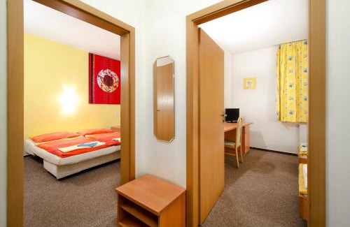 Cakovice Hotel | Hotel Imos