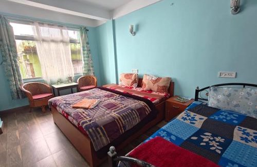 Darjeeling Hotel | Hotel Little Hut - 550 mts from Mall Road