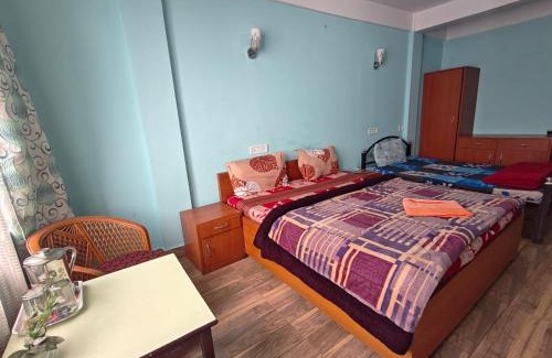 Darjeeling Hotel | Hotel Little Hut - 550 mts from Mall Road