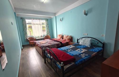 Darjeeling Hotel | Hotel Little Hut - 550 mts from Mall Road