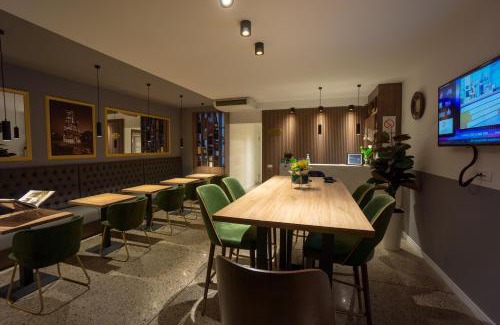 Zemun Hotel | Hotel LoRa
