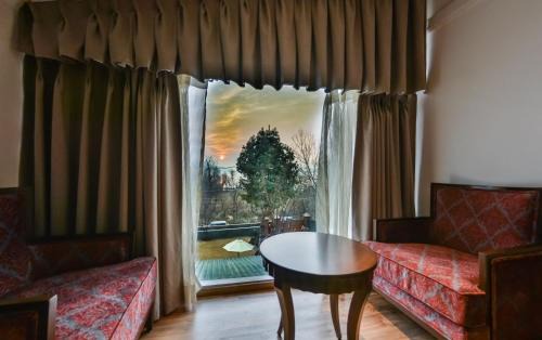 Brein Hotel | HOTEL METROPOLIS SRINAGAR