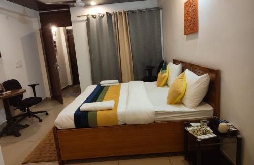 Mahipalpur Extension Bed & Breakfast | Hotel Moon - Near Hauz Khas Fort