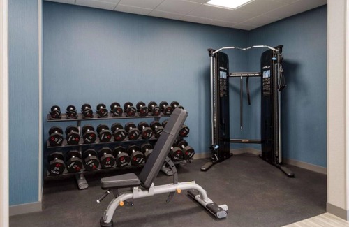 Concord House | Hotel near shopping, airport, and parks !