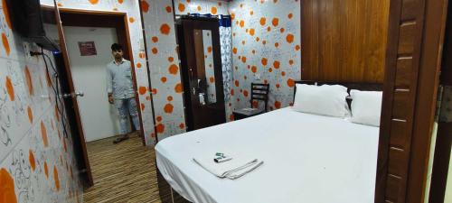 Thane West Hotel | Hotel O Shiv Vandana Inn
