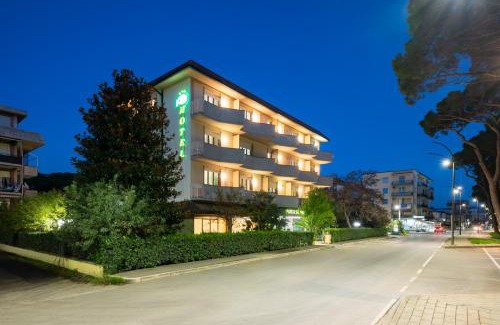 Follonica Hotel | Hotel Parco dei Pini - 100mt dal Mare