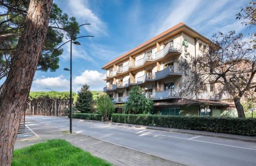 Follonica Hotel | Hotel Parco dei Pini - 100mt dal Mare