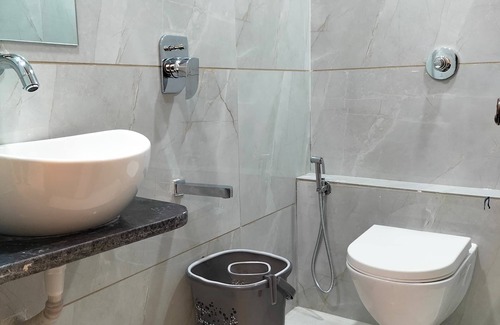Ahmedabad Hotel | Hotel Paris Plaza