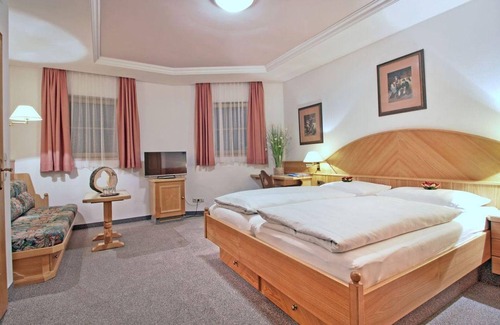 Hinterthal RV Rental | Hotel Pension Theresia - Double room Hochsailerblick or Selbhornblick