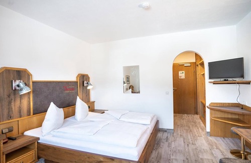 Hinterthal RV Rental | Hotel Pension Theresia - Double room Hochsailerblick or Selbhornblick