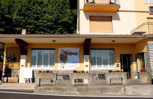 Riva di Solto Hotel | Hotel Poggio d'Oro