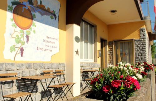 Riva di Solto Hotel | Hotel Poggio d'Oro