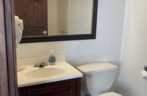 Cooperstown Hotel | *Hotel Pratt in the heart of Cooperstown New York* KING BED