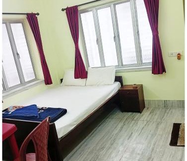 Kolkata Hotel | HOTEL PREMIUM PUJA Near Mandirpara JHEEL