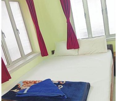 Kolkata Hotel | HOTEL PREMIUM PUJA Near Mandirpara JHEEL