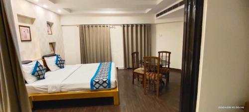 Amritsar Hotel | Hotel Queens Tower(A Unit Of Hotel Khyber Continental)