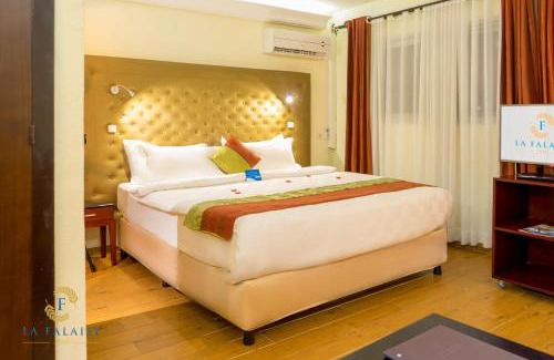 Douala Hotel | Hotel Résidence La Falaise