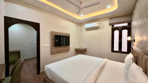 Varanasi Hotel | Hotel Ravindraya Residency