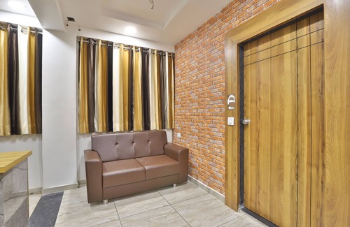 Ahmedabad Hotel | Hotel Red Rose Guest House