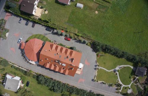 Checiny Hotel | Hotel & Restauracja Okrąglak
