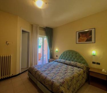 Serravalle di Carda Hotel | Hotel Ristorante Montenerone Il Poeta