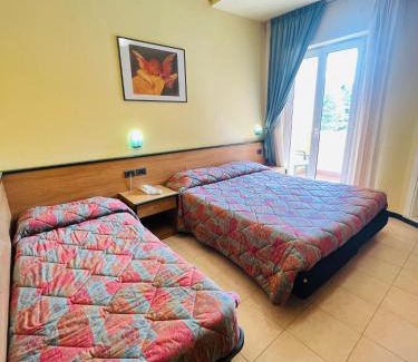 Serravalle di Carda Hotel | Hotel Ristorante Montenerone Il Poeta