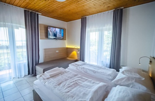 Balatonboglar Apartment | Hotel room in guest house with breakfast, panorama and 2 balconies