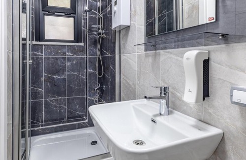 Rasimpasa Apartment | Hotel Room w Garden Near Moda Shore and Kadikoy Sq