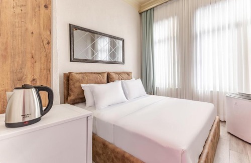 Rasimpasa Apartment | Hotel Room w Garden Near Moda Shore and Kadikoy Sq