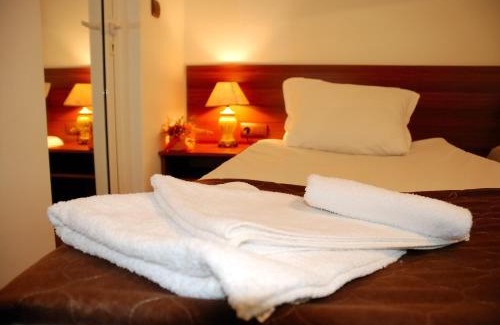Old Town Hotel | Hotel Rothmans-Breakfast - Free parking - Lobby