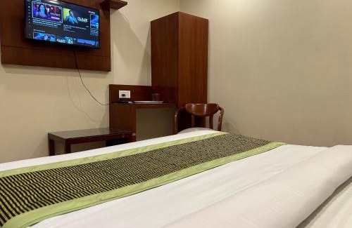 Old Delhi House | Hotel Sapphire - Walking distance from New Delhi Railway Station & Connaught Place