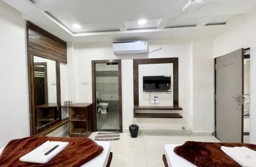 Ujjain Hotel | HOTEL SHALIMAR ! UJJAIN fully-Air-Conditioned hotel at prime location with wifi & Parking availability, Newly constructed and Luxurious Rooms