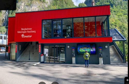 Meiringen Hotel | Hotel Sherlock Holmes & Khana Restaurant "200 m Gondola to Hasliberg ski"