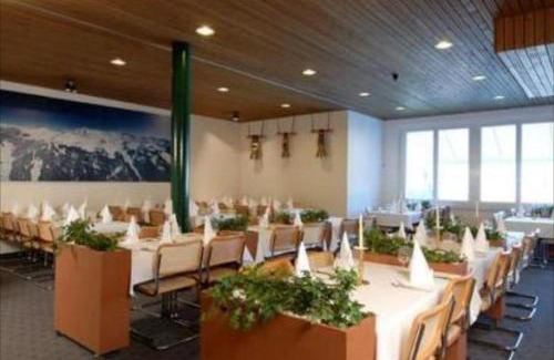 Meiringen Hotel | Hotel Sherlock Holmes & Khana Restaurant "200 m Gondola to Hasliberg ski"
