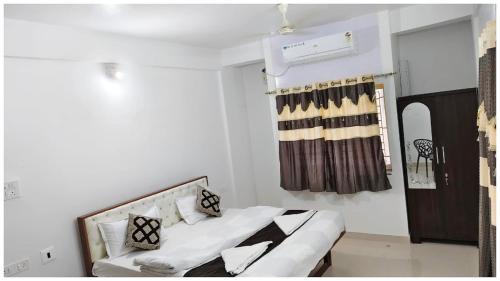 Patia Hotel | Hotel Shree Laxmi Resorts - Patia Railway Station- Fully Air Conditioning Hotel - Luxury & Spacious Room -A Premium Hotel