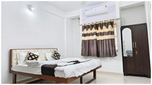 Patia Hotel | Hotel Shree Laxmi Resorts - Patia Railway Station- Fully Air Conditioning Hotel - Luxury & Spacious Room -A Premium Hotel