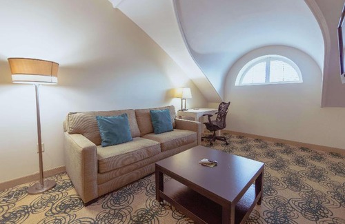 Downtown Syracuse Hotel | Hotel Skyler Syracuse Tapestry Collection by Hilton