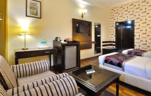Panchkula Urban Estate Hotel | Hotel Solitaire Chandigarh - 10 Mins from Railway Station