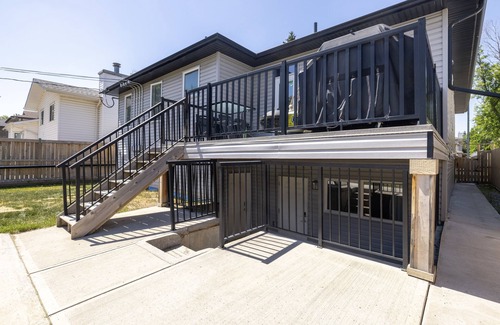 Jasper Place House | ⭐️Hotel Style Private suite ❤️ Fence Yard✅ Pet Friendly 🐶 Near West Edm Mall✅