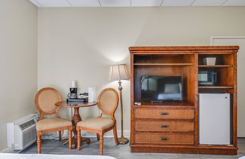 East Naples Apartment | Hotel-Style Studio 15 Mi to Everglades Nat'l Park
